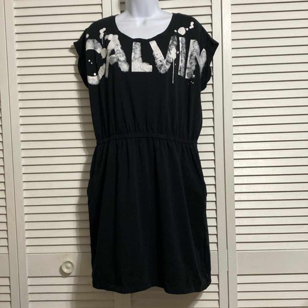 Calvin Klein graffiti print elastic waist and side pocket T-shirt dress